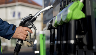 Negyedj&eacute;re nő a h&eacute;ten az &uuml;zemanyagok &aacute;ra