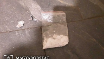 Lak&oacute;hely&eacute;ről ter&iacute;tette a krist&aacute;ly a b&aacute;csalm&aacute;si d&iacute;ler