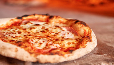 F&eacute;l&aacute;ron ehet&uuml;nk n&aacute;polyi pizz&aacute;t Kecskem&eacute;ten is - Ezek a helyek csatlakoztak a N&aacute;polyi Pizz&eacute;ri&aacute;k &Eacute;jszak&aacute;j&aacute;hoz