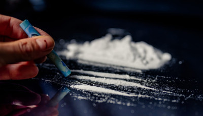 T&aacute;voltart&aacute;s ellen&eacute;re tov&aacute;bb zsarolta idős nagyapj&aacute;t a drogos kiskunhalasi unoka