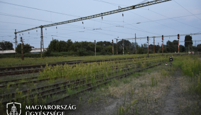 Kilopt&aacute;k a transzform&aacute;tort egy kecskem&eacute;ti szakasz biztos&iacute;t&oacute;berendez&eacute;s&eacute;ből, t&eacute;vesen műk&ouml;d&ouml;tt a vas&uacute;ti jelző