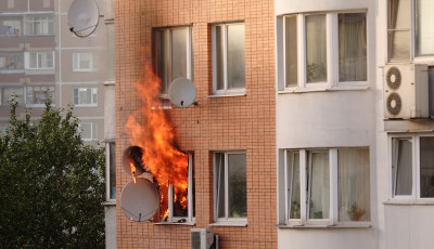 Teljes terjedelm&eacute;ben &eacute;gett egy t&aacute;rsash&aacute;z egyik lak&aacute;sa Kalocs&aacute;n