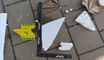 Eml&eacute;kt&aacute;bl&aacute;kat &eacute;s sert&eacute;st lopott