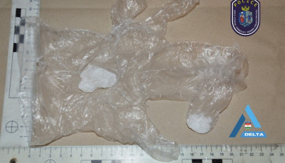 K&eacute;t h&oacute;napon bel&uuml;l k&eacute;tszer is lebuktak, m&eacute;gis folytatt&aacute;k a d&iacute;lerked&eacute;st - Harmadj&aacute;ra az otthonukban csaptak le a vacsik&ouml;zi k&aacute;b&iacute;t&oacute;szer-kereskedőkre