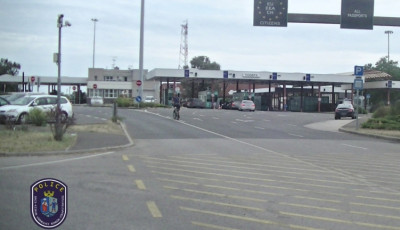 Hamis pecs&eacute;tek, lebukott utasok &ndash; n&eacute;gy k&uuml;lf&ouml;ldit kaptak el Tomp&aacute;n&aacute;l egy nap alatt