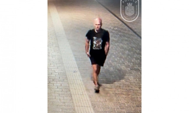 FELH&Iacute;V&Aacute;S! Ezt a f&eacute;rfit keresik a kecskem&eacute;ti rendőr&ouml;k rong&aacute;l&aacute;s miatt