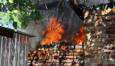 Teljes terjedelm&eacute;ben &eacute;gett egy mell&eacute;k&eacute;p&uuml;let Tiszak&eacute;csk&eacute;n