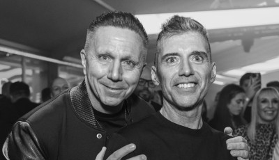 Megrend&uuml;lten b&uacute;cs&uacute;zik a zenei vil&aacute;g: szt&aacute;rok eml&eacute;keznek Chriss Ronsonra