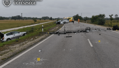 Hal&aacute;los balesetet okozott egy gyorshajt&oacute; &Aacute;sotthalom &eacute;s Kissz&aacute;ll&aacute;s k&ouml;z&ouml;tt