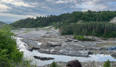 Elkezdett beomlani a parajdi s&oacute;b&aacute;nya, evaku&aacute;lj&aacute;k a lakoss&aacute;got