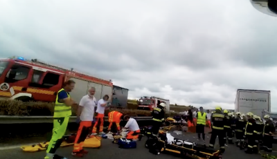 Sz&iacute;vbemarkol&oacute; vide&oacute;t tett k&ouml;zz&eacute; a rendőrs&eacute;g egy balesetről, melyben egy n&eacute;gy &eacute;ves kisl&aacute;ny is meghalt - VIDE&Oacute;