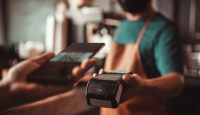 M&aacute;r telefonnal is lehet fizetni az OTP SZ&Eacute;P-k&aacute;rty&aacute;val