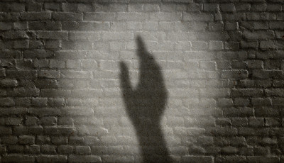 &Eacute;lőben k&ouml;zvet&iacute;tette &ouml;ngyilkoss&aacute;g&aacute;t egy fiatal - Senki nem akad&aacute;lyozta meg, senki nem h&iacute;vott seg&iacute;ts&eacute;get