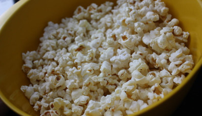 R&aacute;kkeltő anyagot tal&aacute;ltak egy hazai popcornban, ne egyetek belőle!