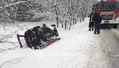 Egym&aacute;s ut&aacute;n cs&uacute;sztak &aacute;rokba a kocsik B&aacute;cs-Kiskun &uacute;tjain