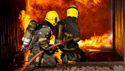 Tűzben vesztette &eacute;let&eacute;t egy ember Tiszak&eacute;csk&eacute;n