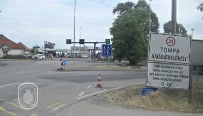 Hamis b&eacute;lyegzők buktattak le h&aacute;rom hat&aacute;r&aacute;tl&eacute;pőt Tomp&aacute;n &eacute;s Hercegsz&aacute;nt&oacute;n