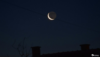 A sarl&oacute;s Hold mellett ragyogott a Fiasty&uacute;k a hajnali &eacute;gbolton